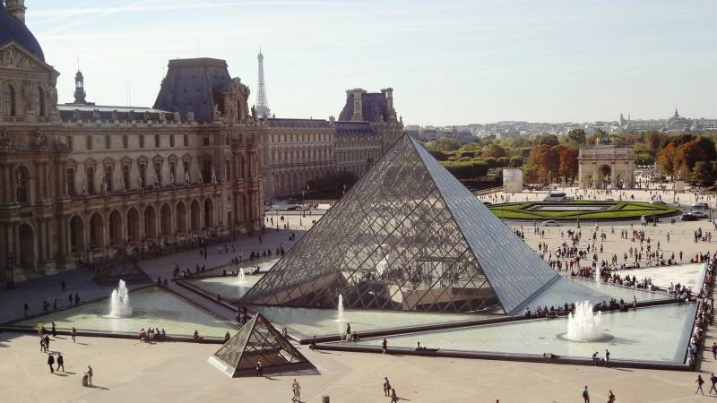Le Louvre ปารีสประเทศฝรั่งเศส